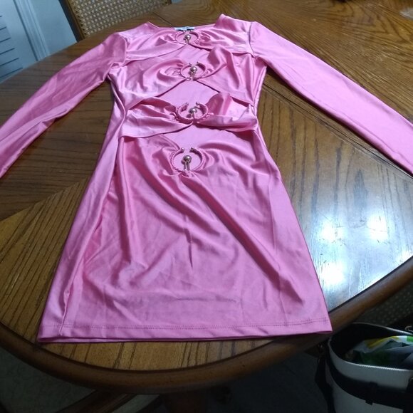 Dress with Long Sleeves and Gold Hoops Like Details in Front - Picture 3 of 4